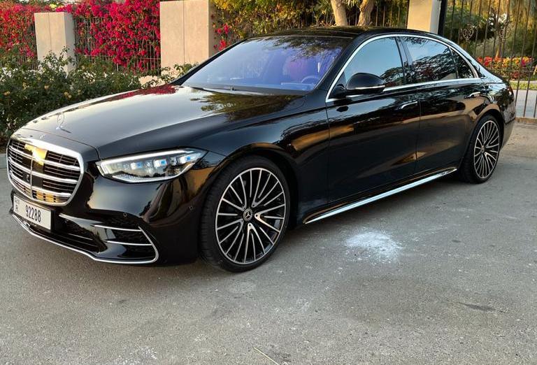 Mercedes S550 أسود 2022 تأجير دبي