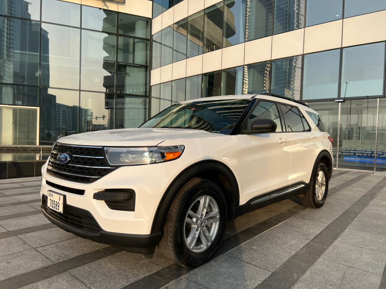FORD EXPLORER أبيض 2020 تأجير دبي