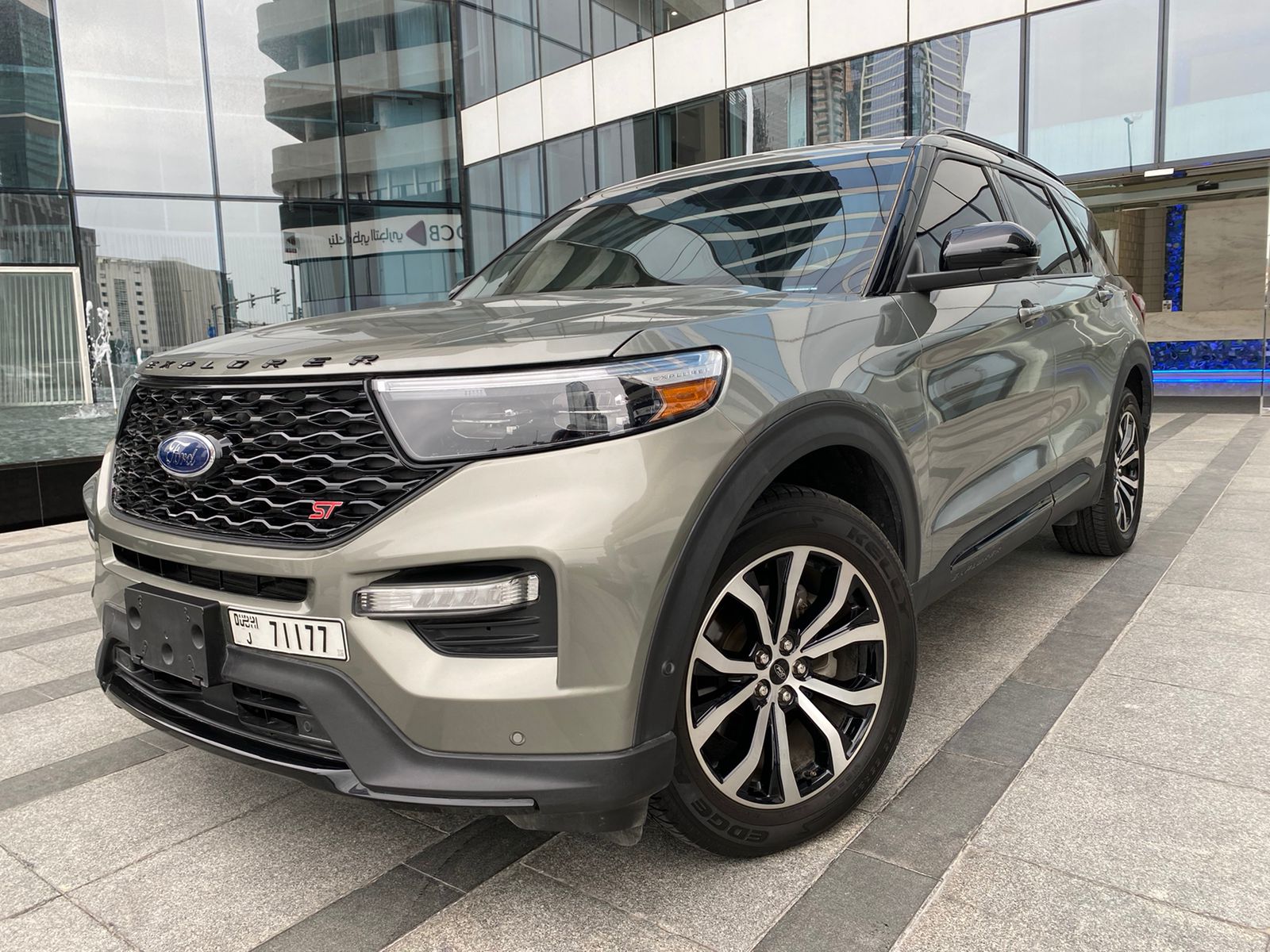 FORD EXPLORER ST  رمادي 2020 تأجير دبي