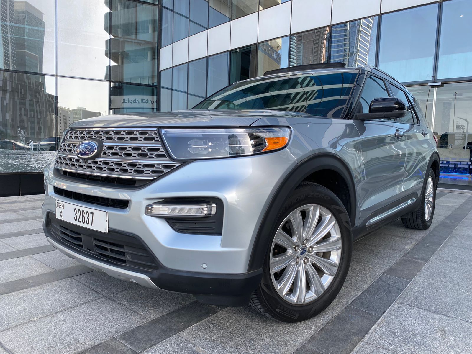 FORD EXPLORER رمادي 2020 تأجير دبي