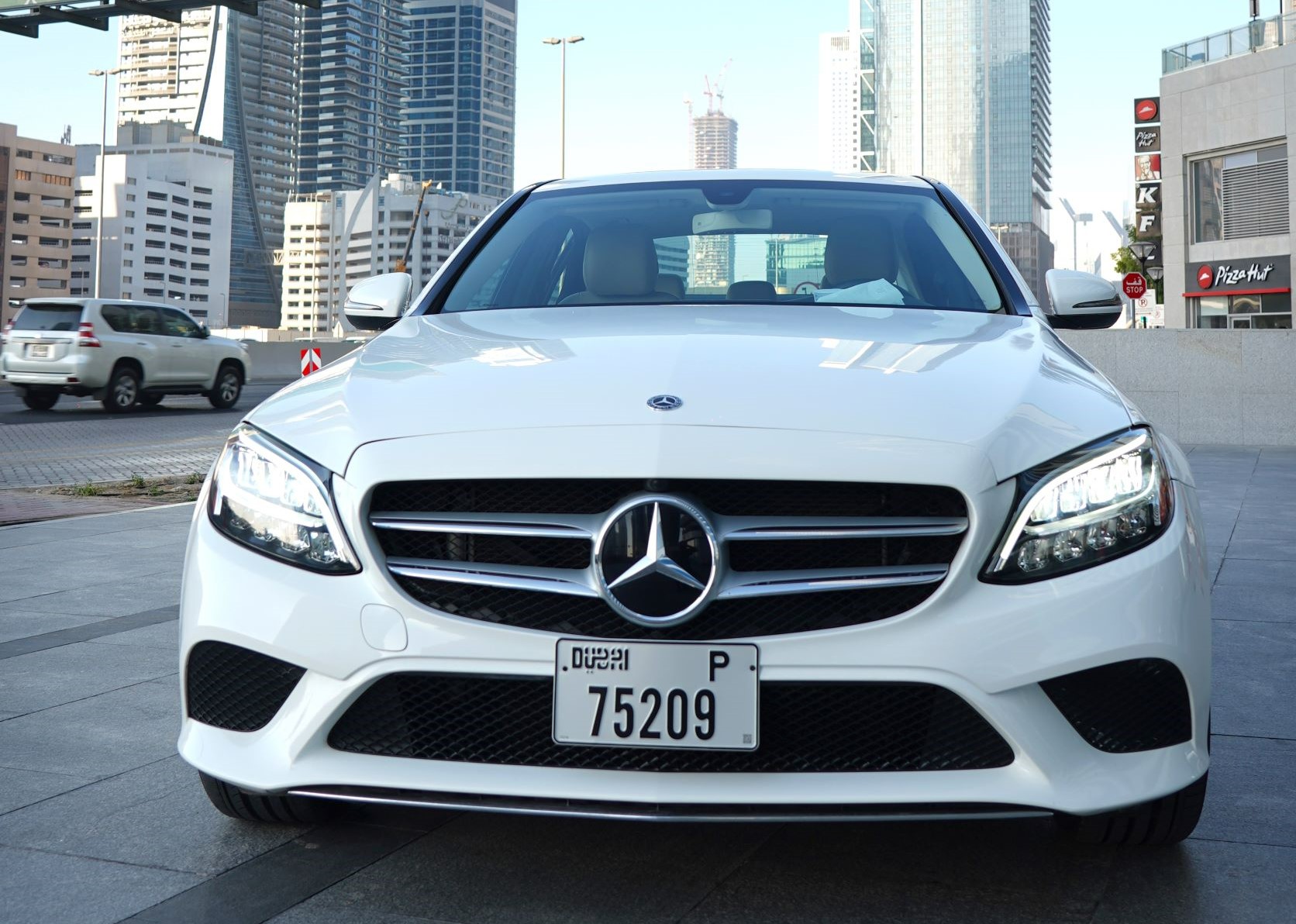 Mercedes C300 أبيض 2019 تأجير دبي