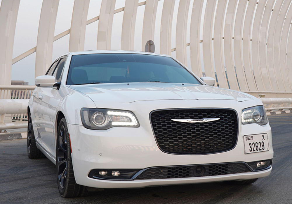 CHRYSLER 300C أبيض 2020 تأجير دبي
