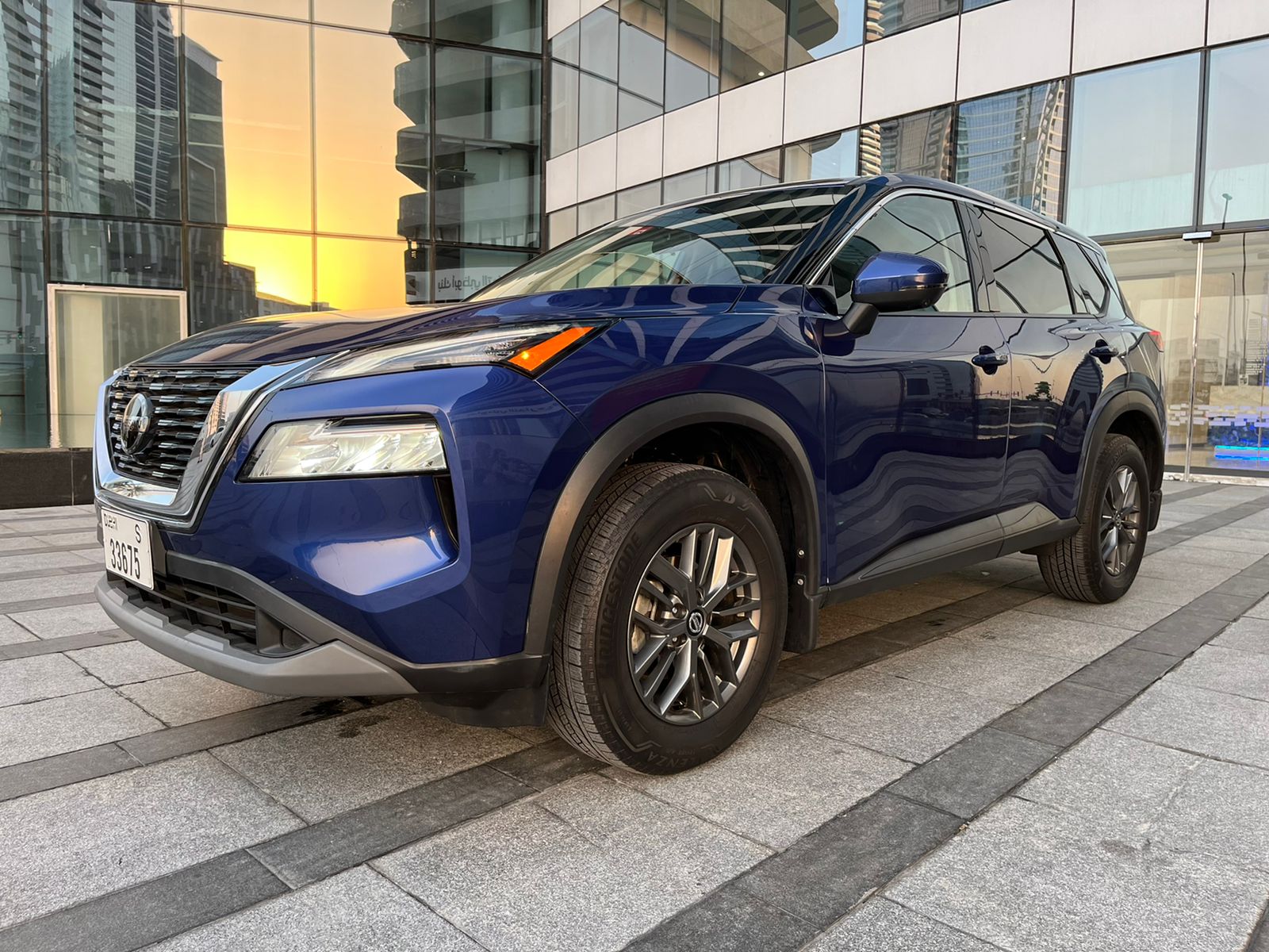 NISSAN ROGUE  أزرق 2021 تأجير دبي