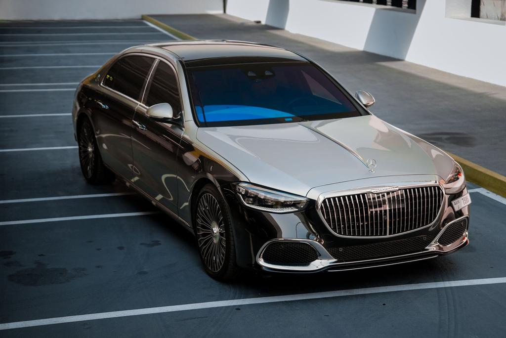 Mercedes Benz Maybach أسود 2023 تأجير دبي