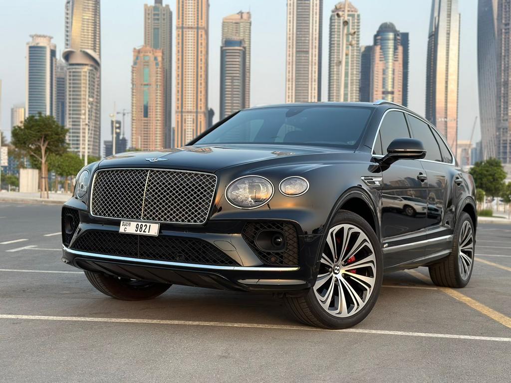 Bentley Bentayga أسود 2023 تأجير دبي
