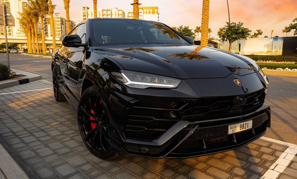 Lamborghini Urus أسود 2023 تأجير دبي