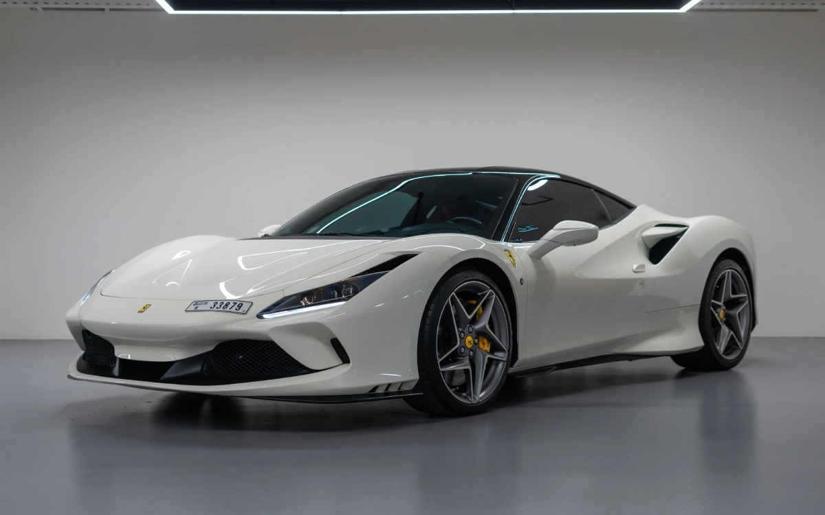 Ferrari F8 WHITE 2022 location dubaï