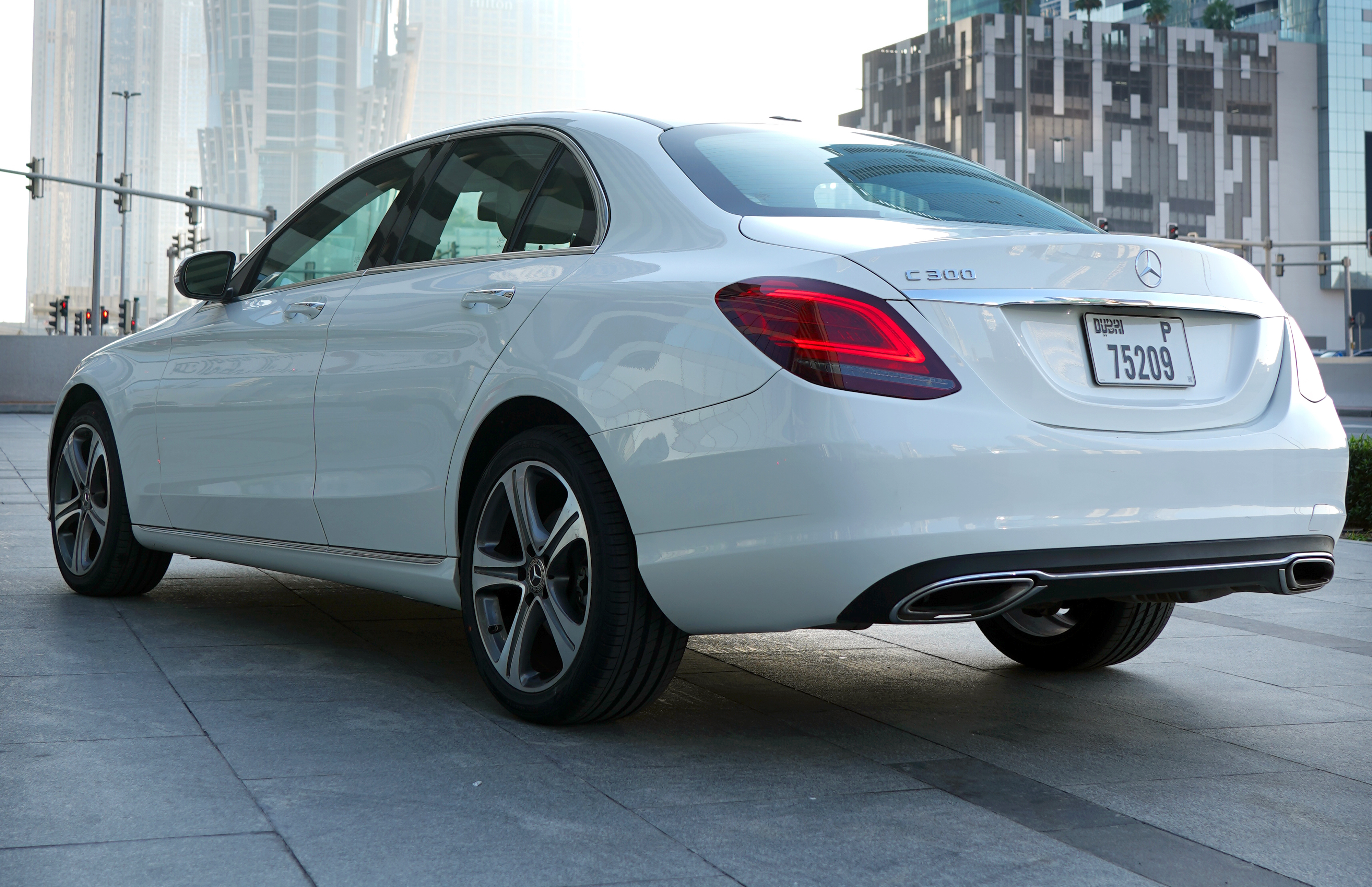 استئجار Mercedes C300 أبيض 2019 فى دبي