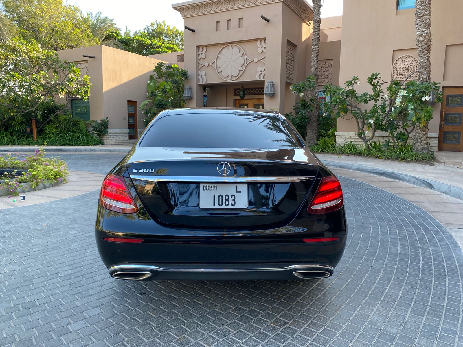 استئجار Mercedes E300 أسود 2018 فى دبي