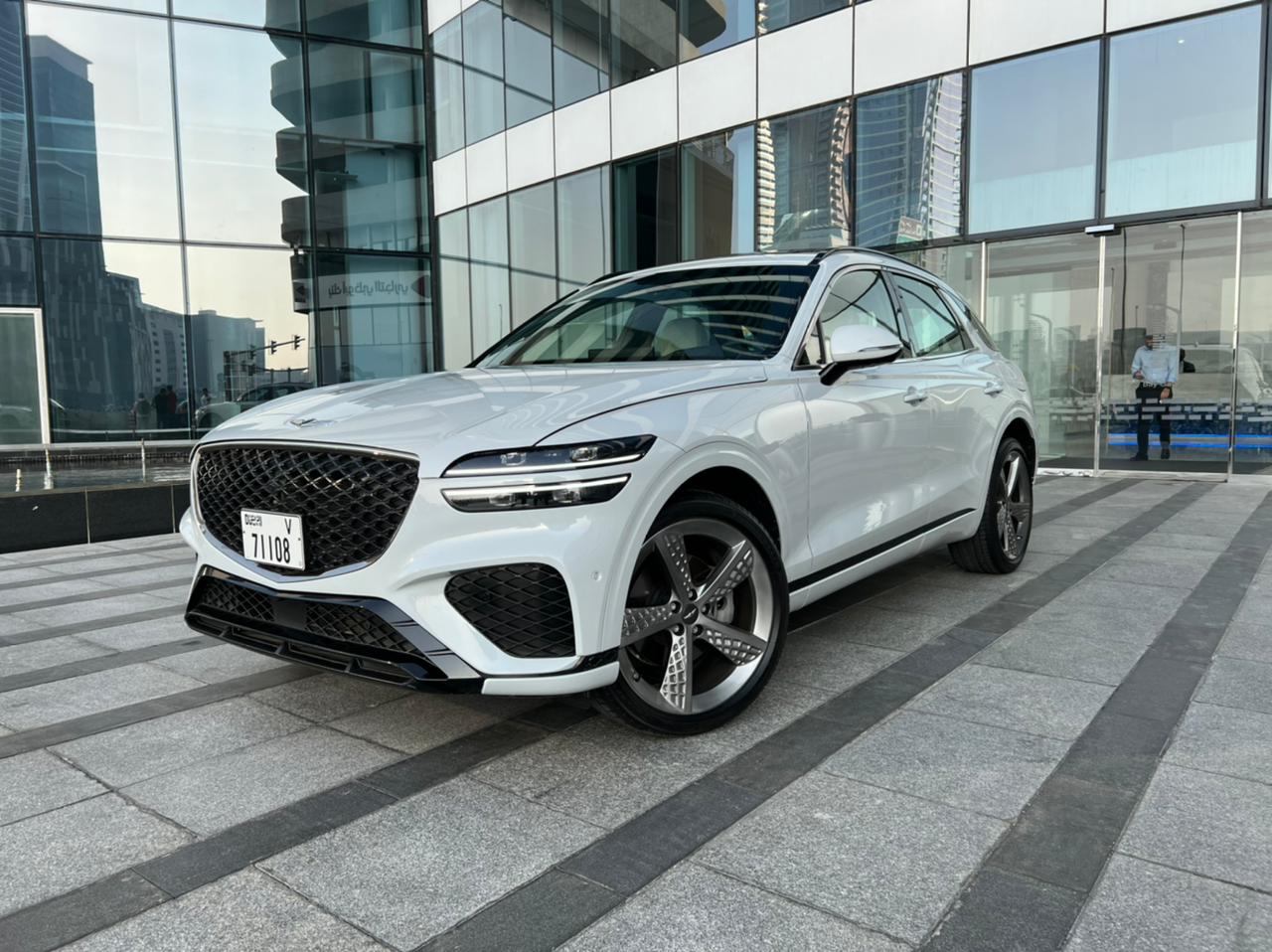 استئجار GENESIS GV70 أبيض 2021 فى دبي