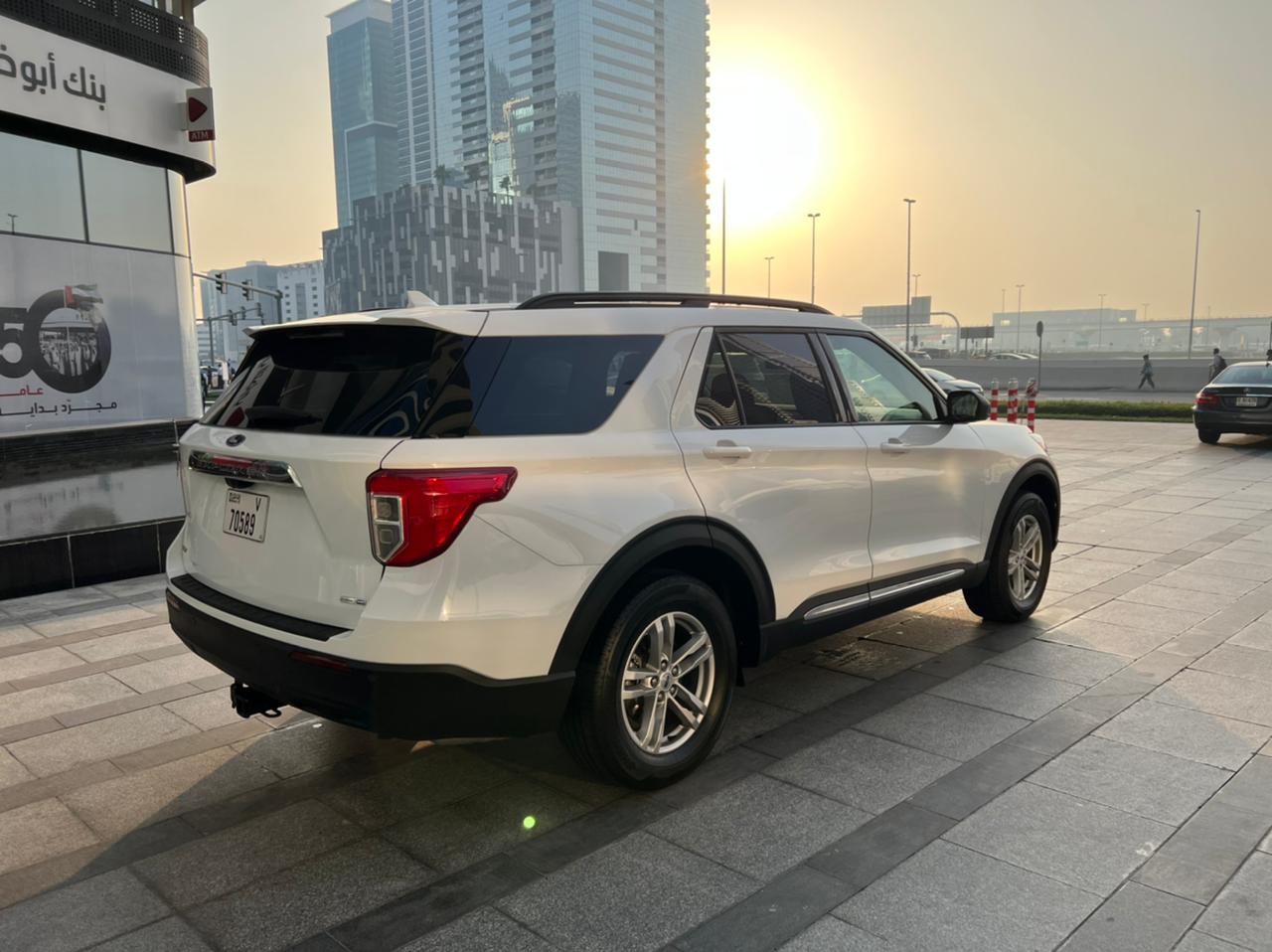 استئجار FORD EXPLORER أبيض 2020 فى دبي