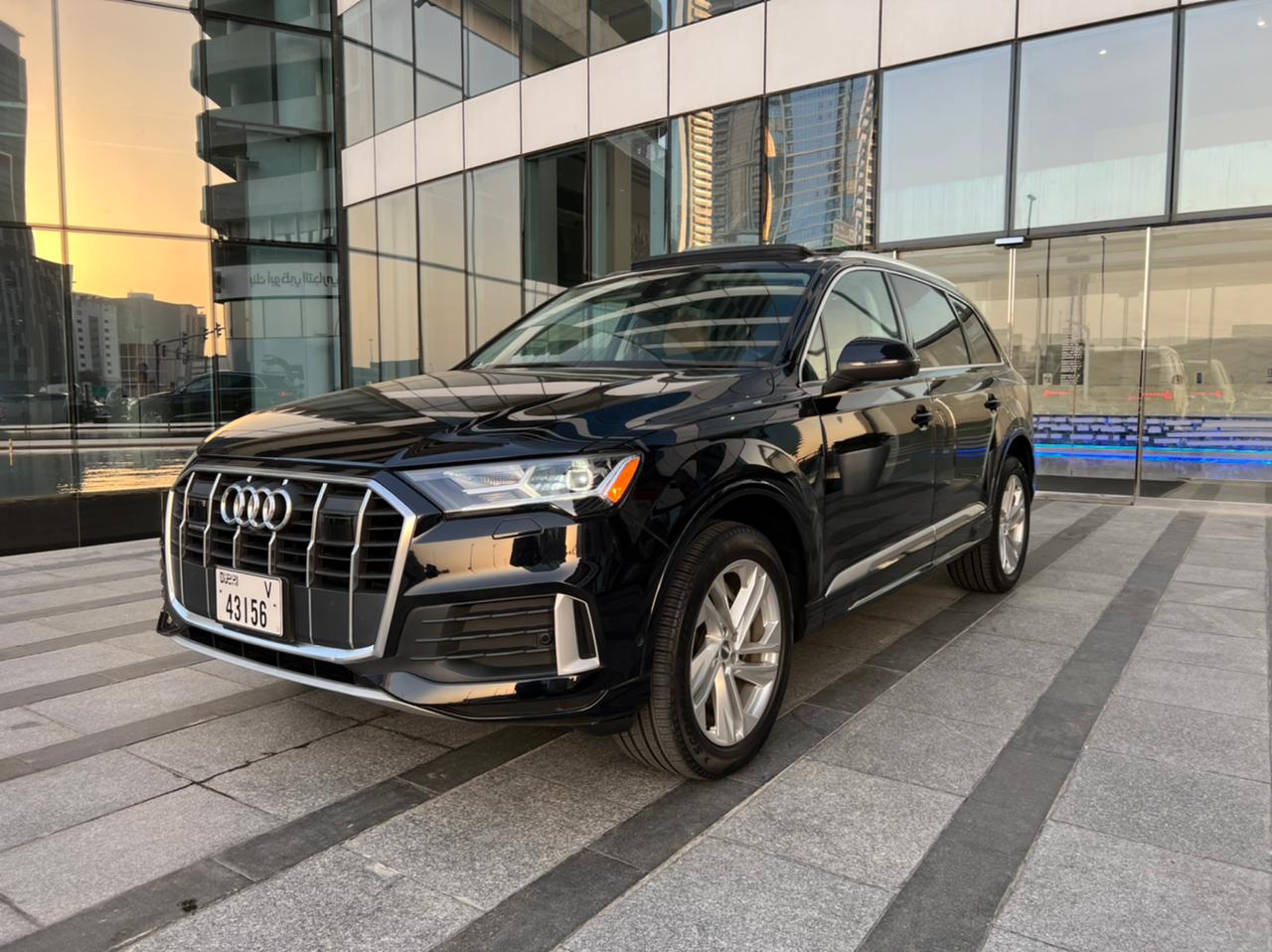 استئجار AUDI Q7 أسود 2020 فى دبي