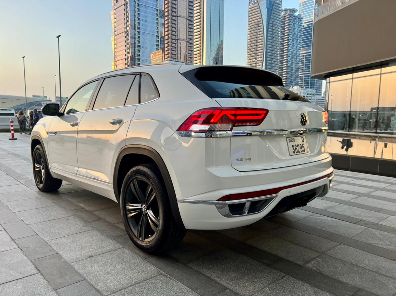 استئجار VOLKSWAGEN ATLAS  أبيض 2021 فى دبي