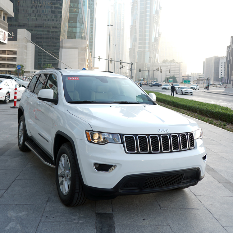 louer  Jeep Grand Cherokee WHITE 2021 à Dubaï