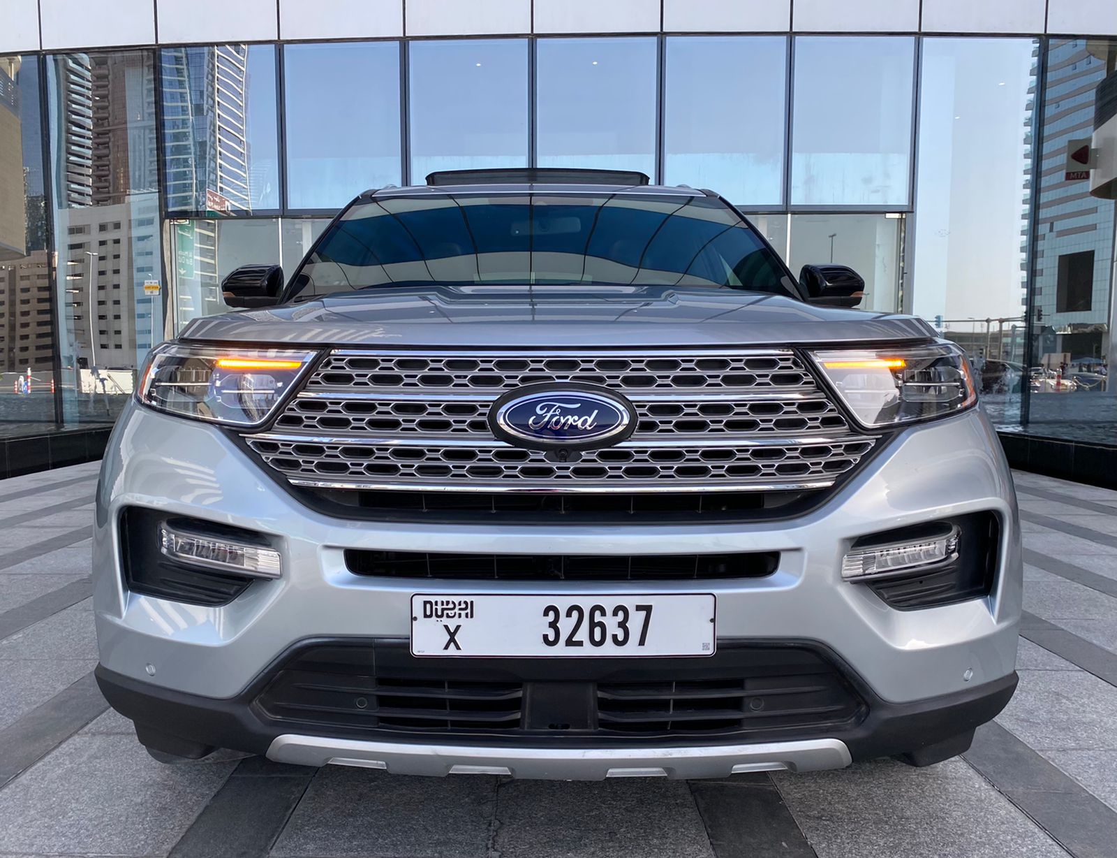 استئجار FORD EXPLORER رمادي 2020 فى دبي