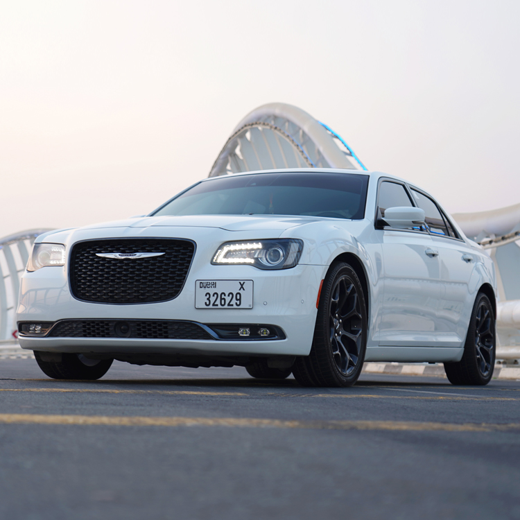 استئجار CHRYSLER 300C أبيض 2020 فى دبي