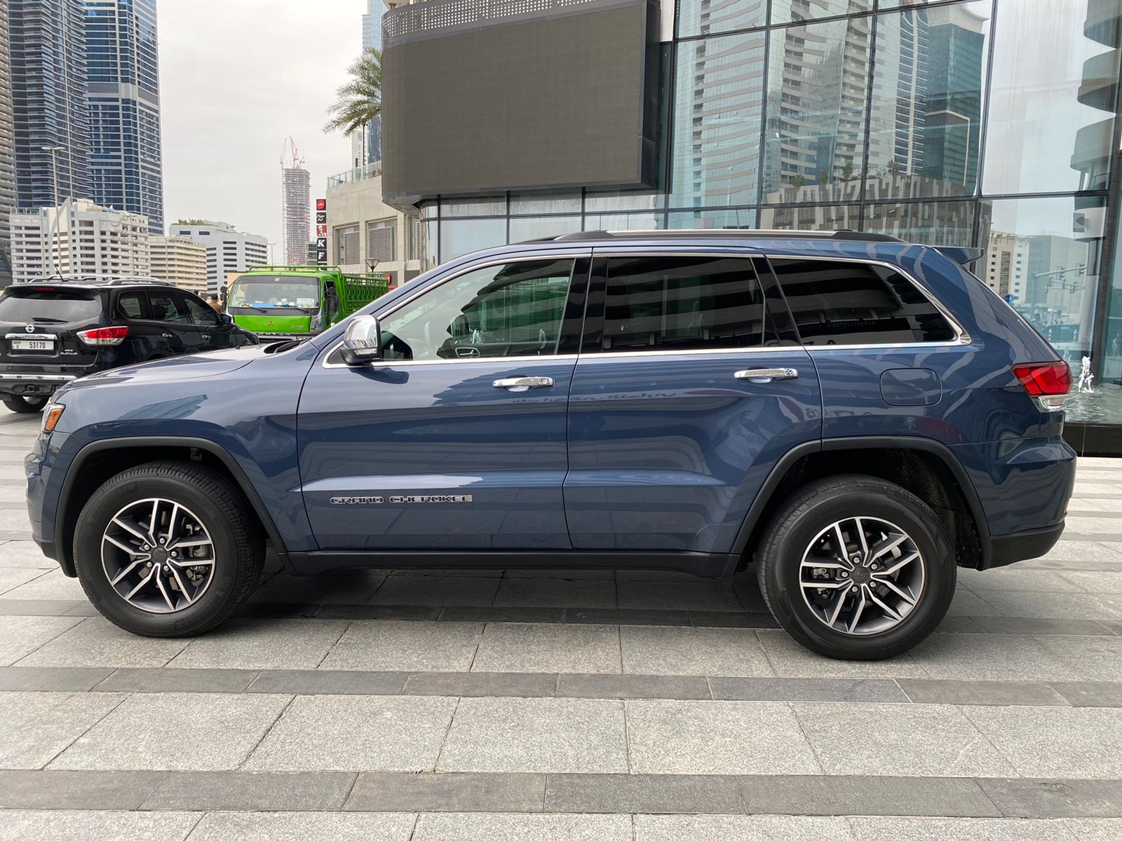 استئجار JEEP GRAND CHEROKEE  أزرق 2021 فى دبي