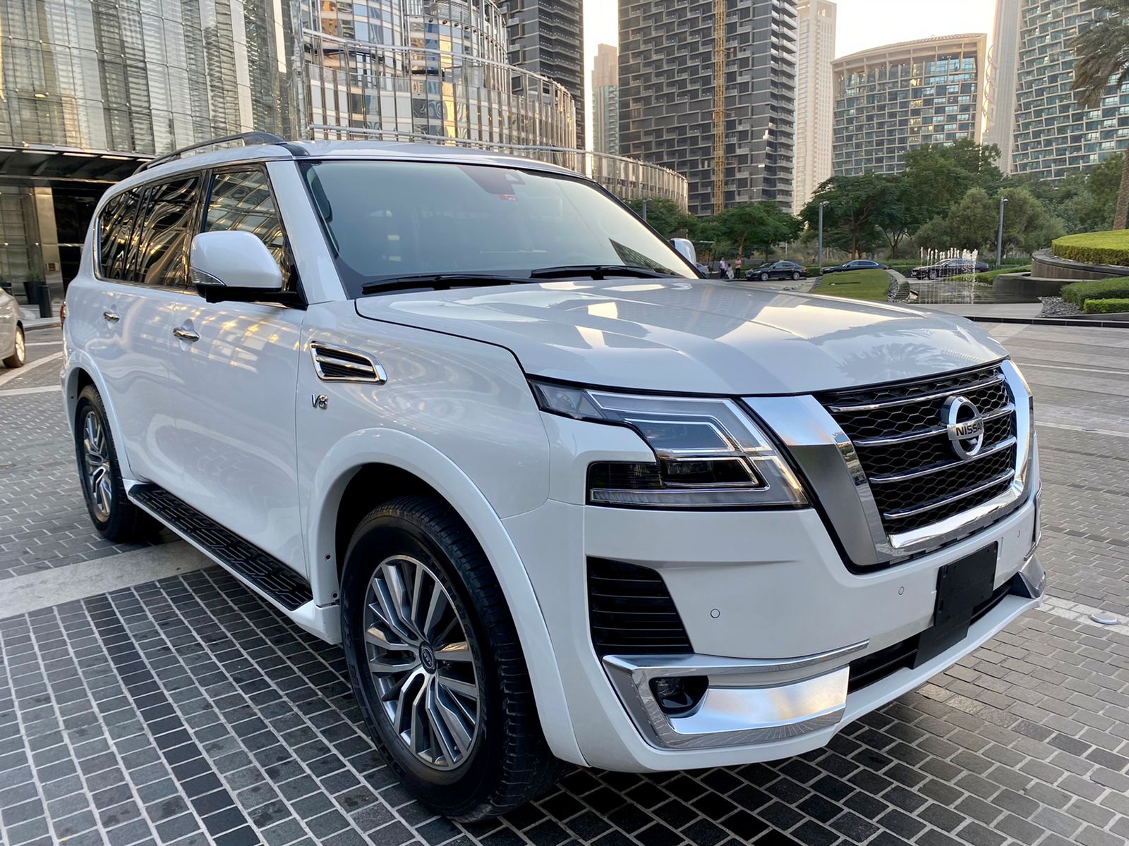 استئجار NISSAN Patrol PLATINUM أبيض 2021 فى دبي
