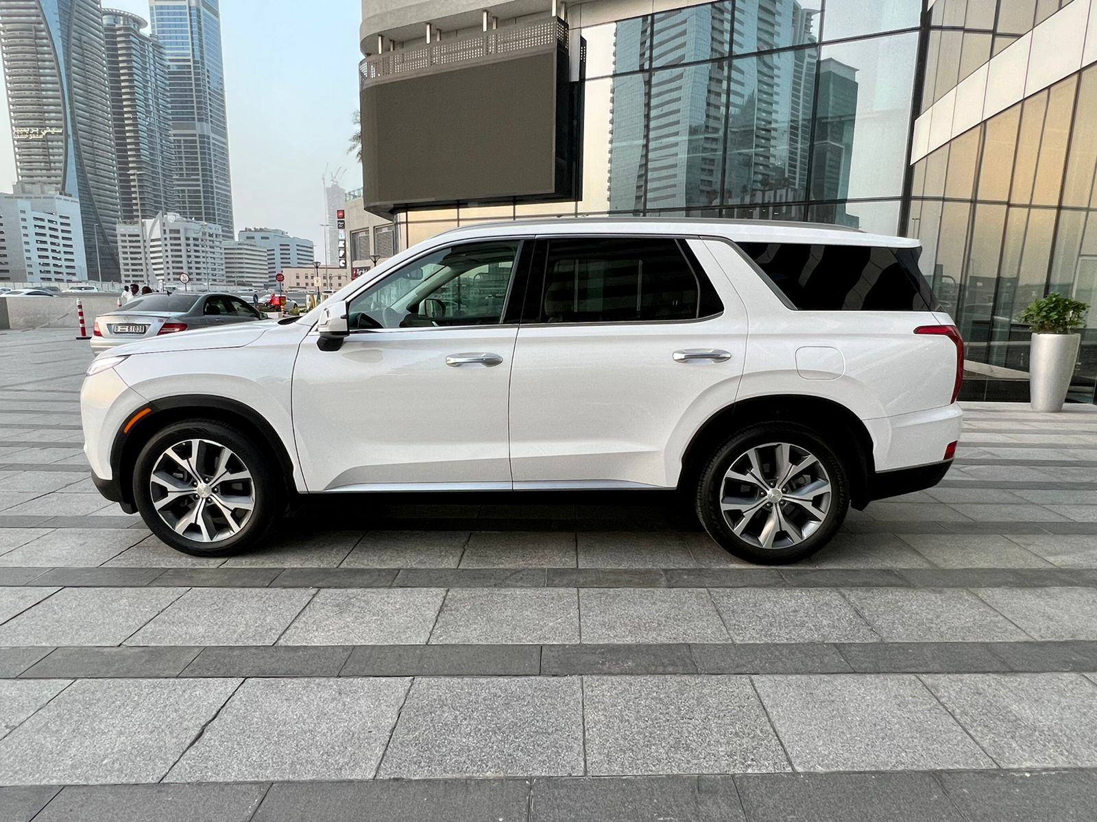 استئجار Hyundai Palisade أبيض 2021 فى دبي