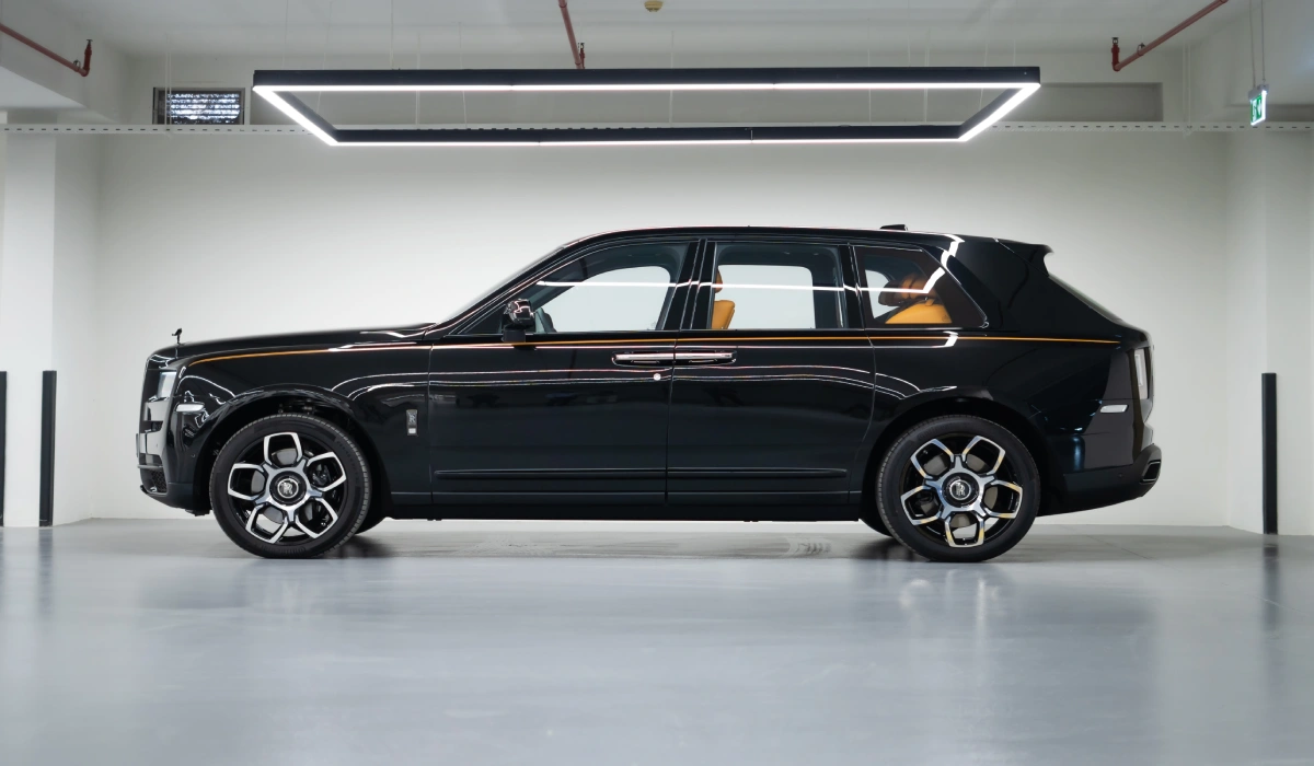 استئجار Rolls Royce Cullinan أسود 2022 فى دبي