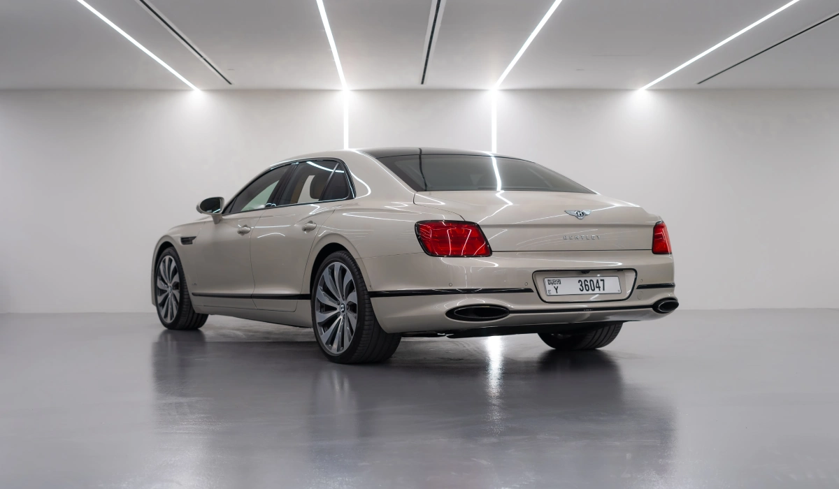 استئجار Bentley Flying Spur أبيض 2022 فى دبي