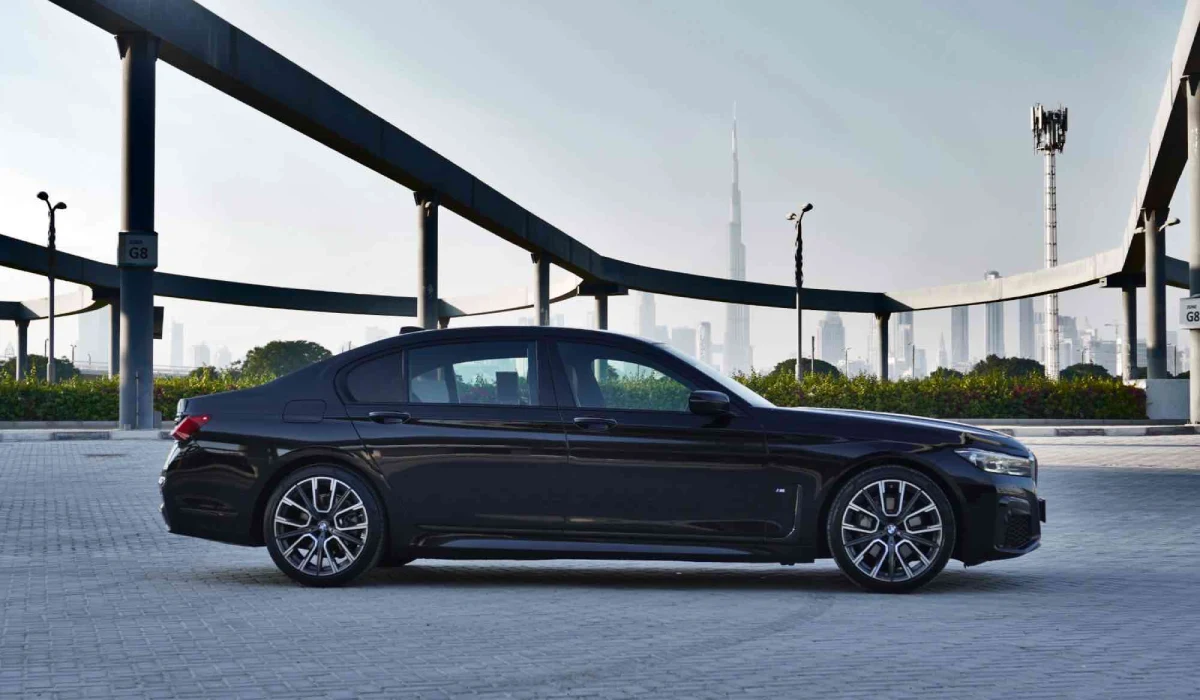 hire BMW 730Li BLACK 2022 in dubai
