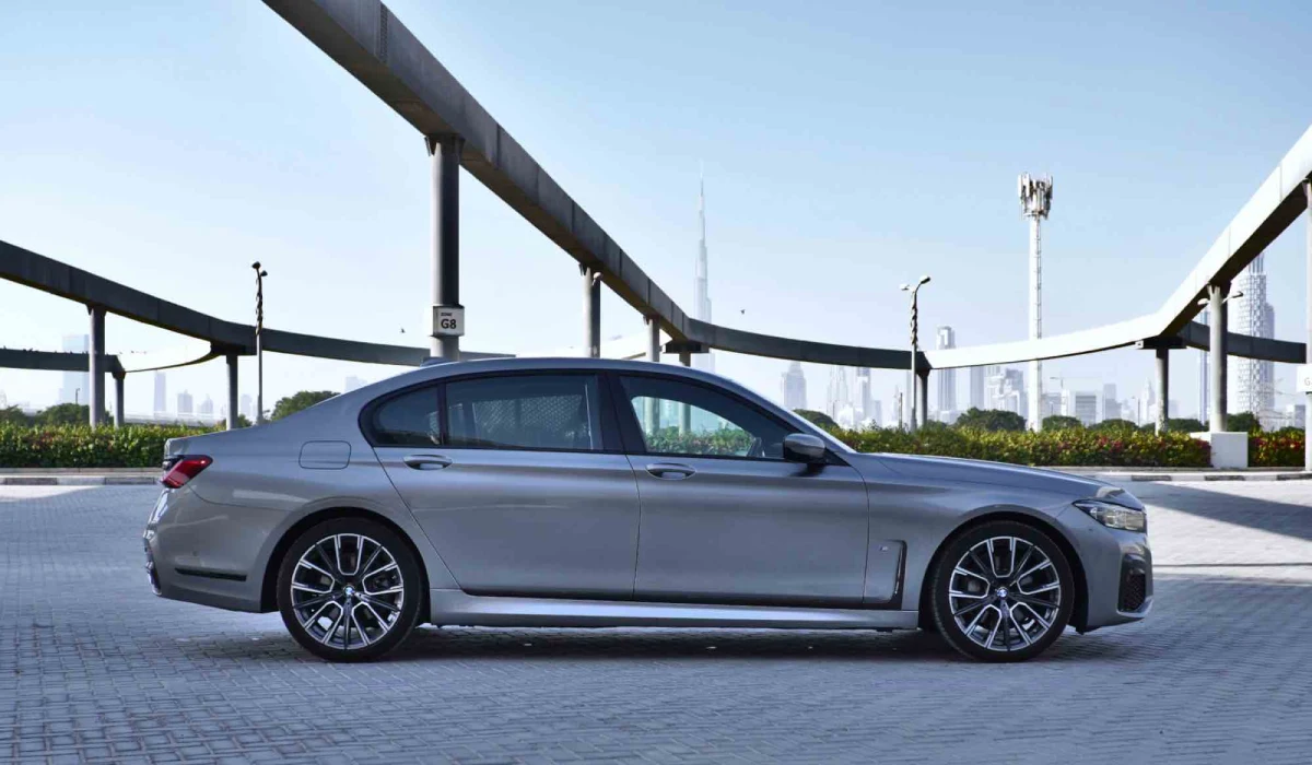 hire BMW 730Li  2022 in dubai