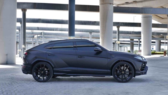 louer Lamborghini URUS BLACK 2022 à Dubaï