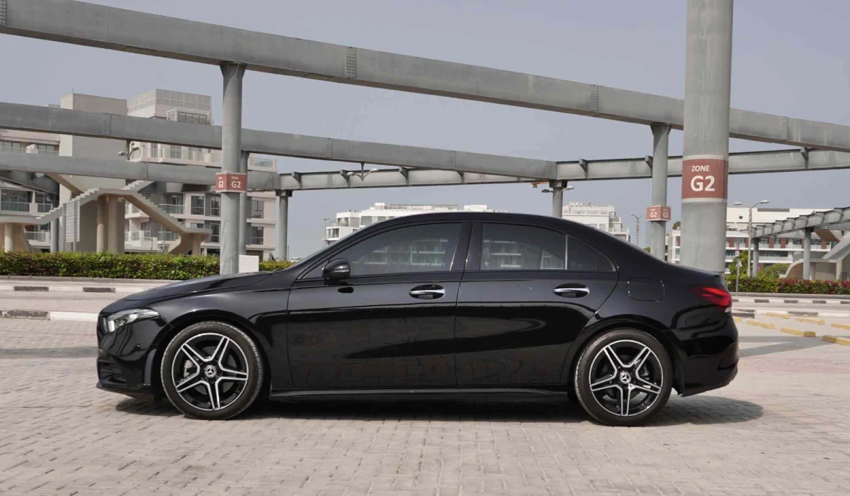 استئجار Mercedes A220 أسود 2021 فى دبي