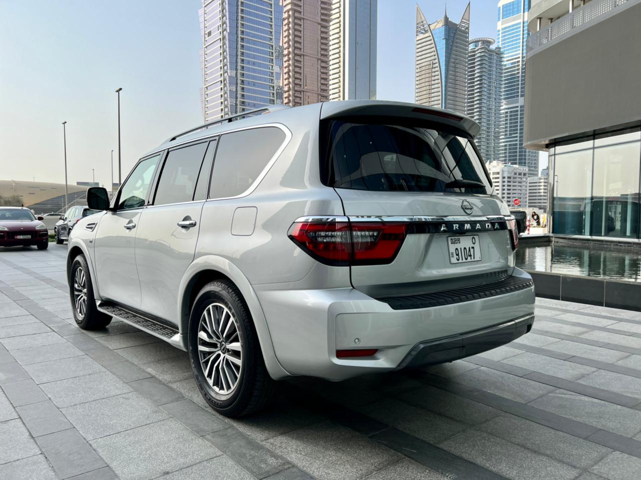 استئجار NISSAN PLATINUM   2021 فى دبي
