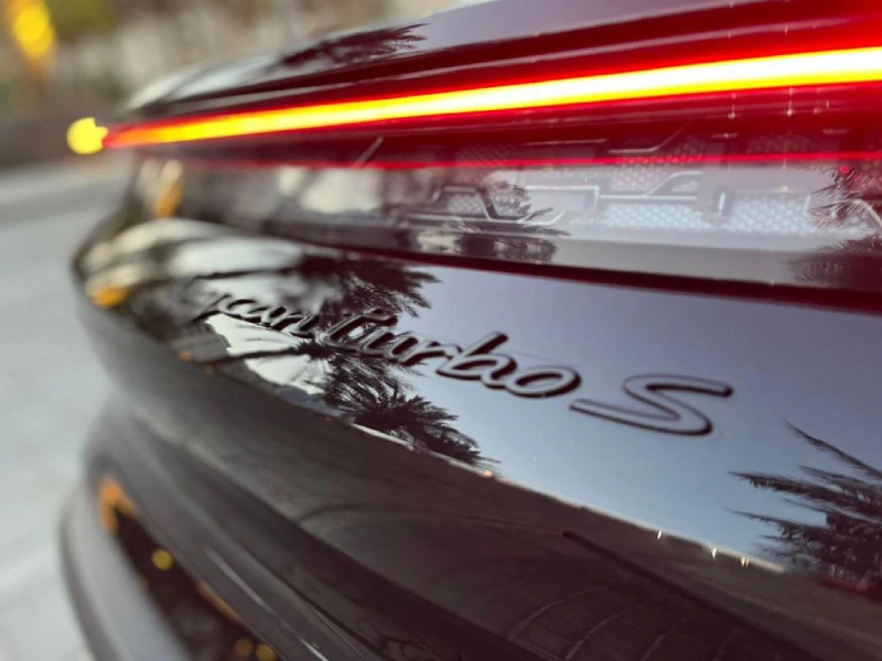 louer Porsche Taycan turboÂ S BLACK 2022 à Dubaï