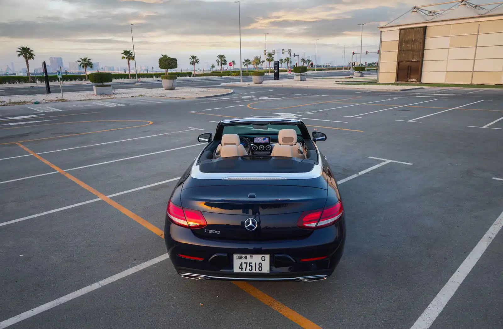 louer Mercedes Benz C300  2022 à Dubaï