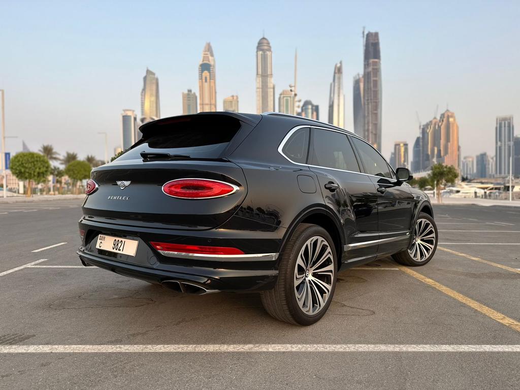 استئجار Bentley Bentayga أسود 2023 فى دبي