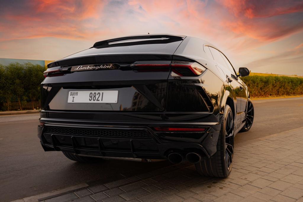 استئجار Lamborghini Urus أسود 2023 فى دبي