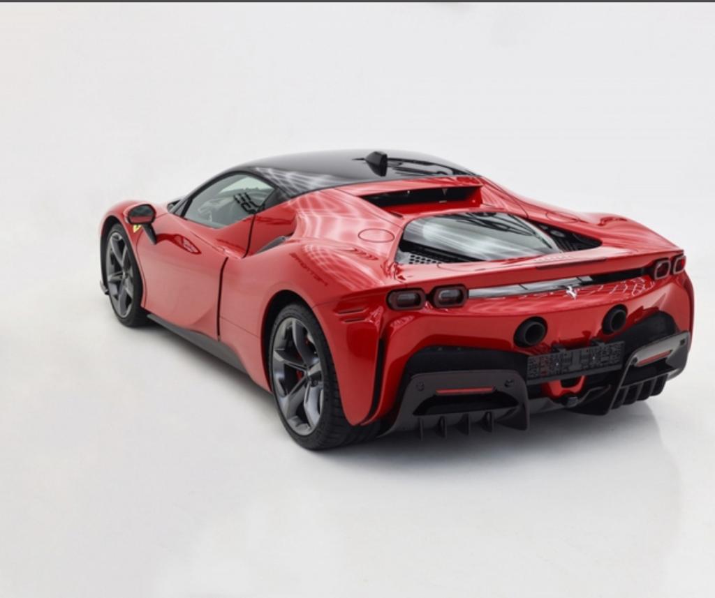 louer Ferrari SF90 RED 2024 à Dubaï