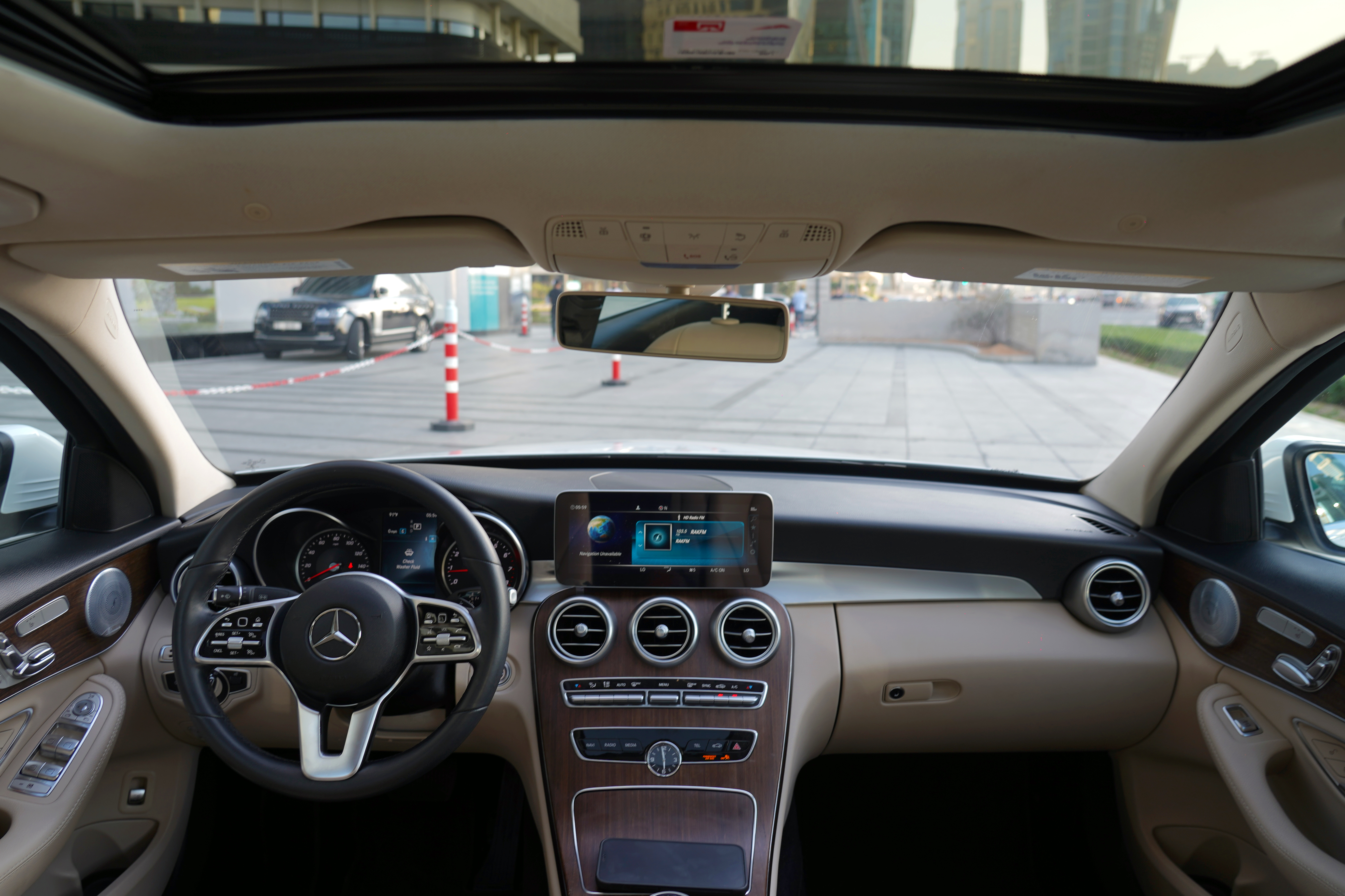 تاجير Mercedes C300 أبيض 2019 فى دبي