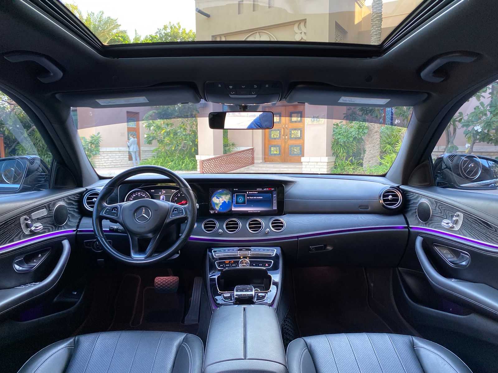 تاجير Mercedes E300 أسود 2018 فى دبي