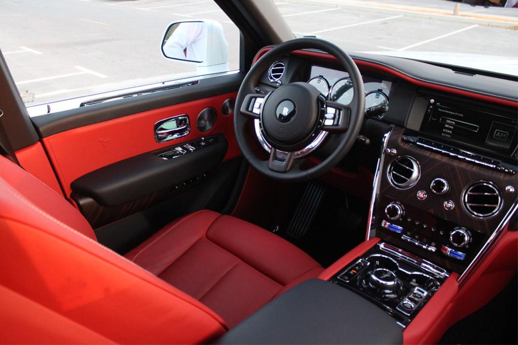 تاجير Rolls Royce Cullinan أبيض 2021 فى دبي
