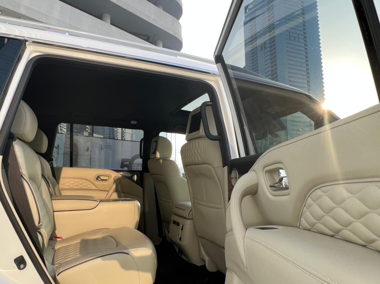 تاجير INFINITI QX80 أبيض 2021 فى دبي