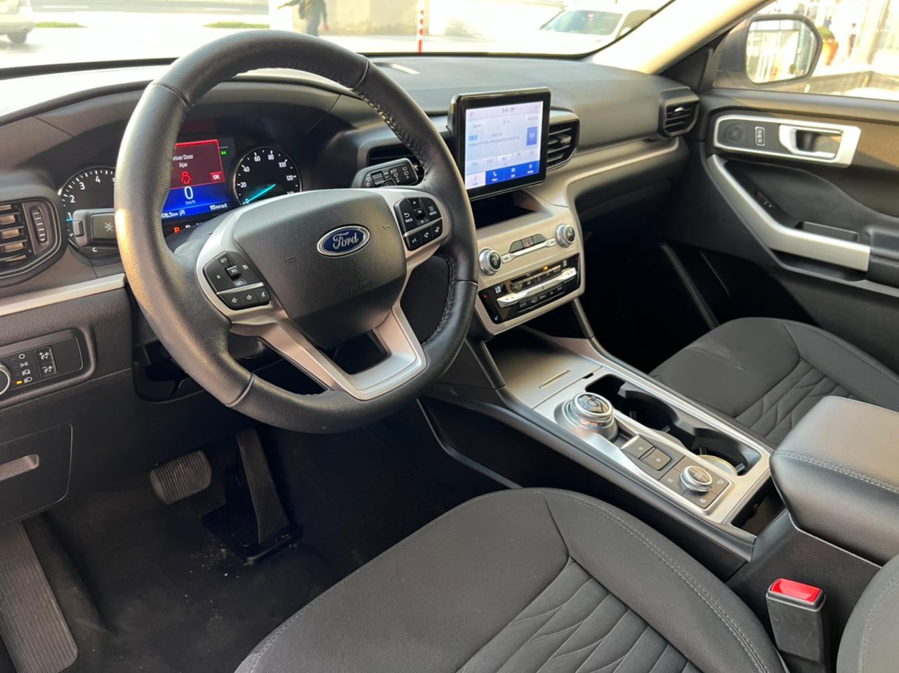 تاجير FORD EXPLORER أبيض 2020 فى دبي