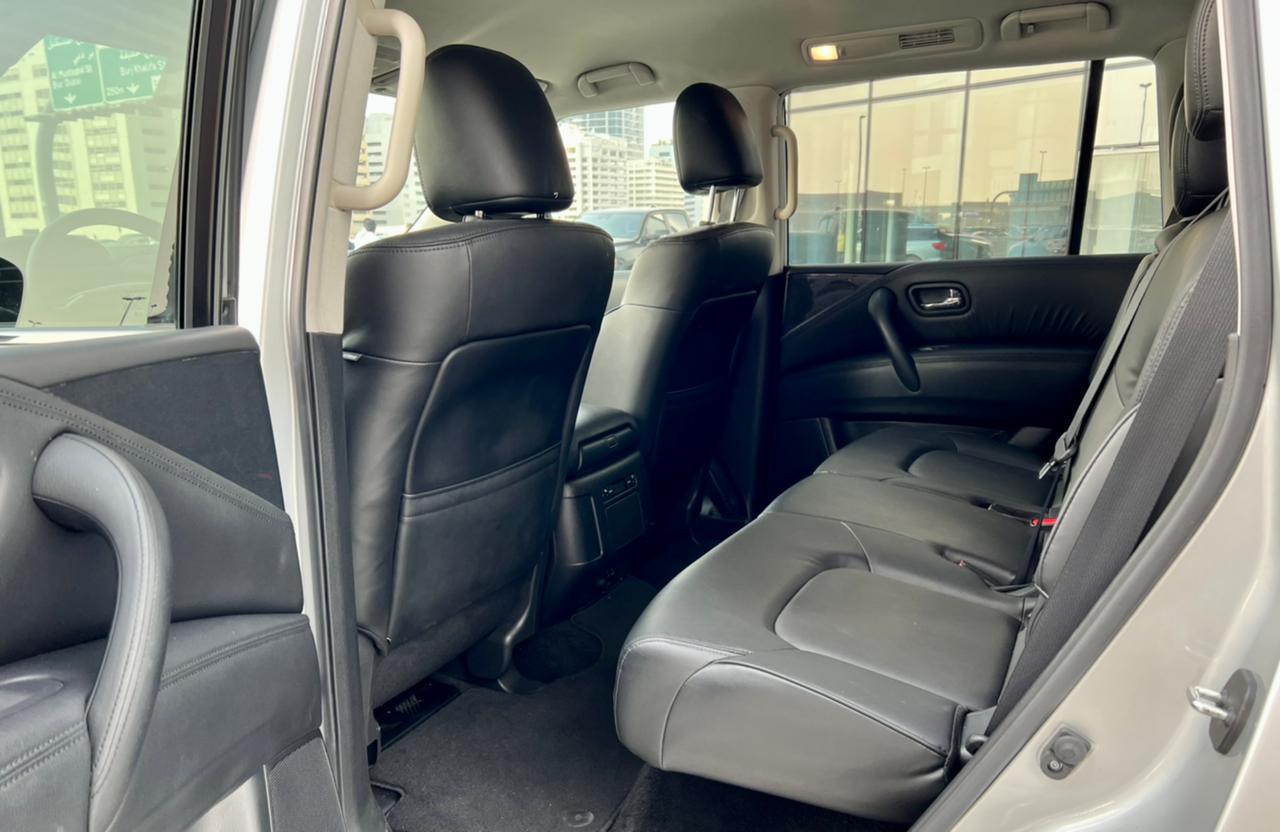 تاجير NISSAN ARMADA  رمادي 2021 فى دبي