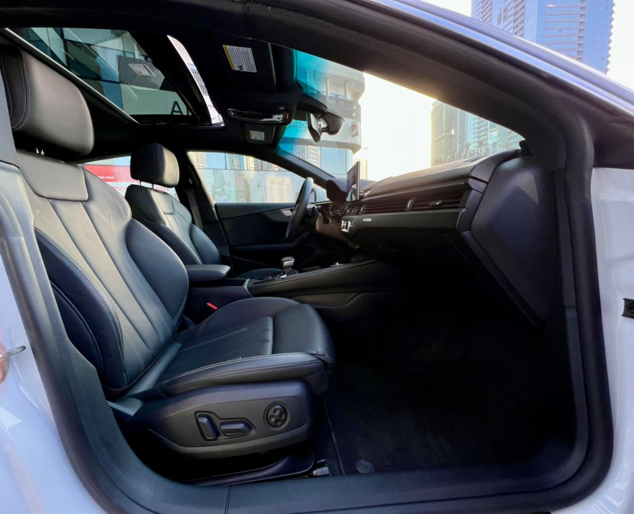 تاجير AUDI A5 أبيض 2021 فى دبي