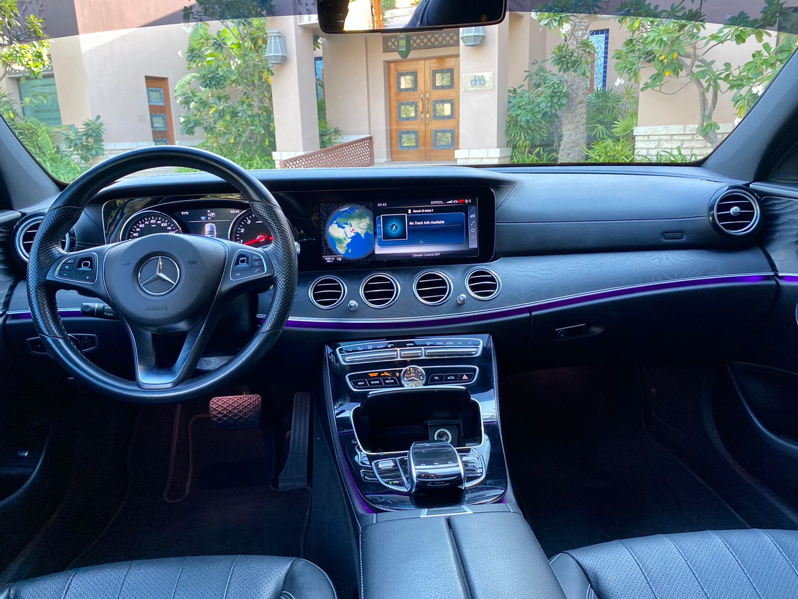 تاجير Mercedes E300 أسود 2017 فى دبي