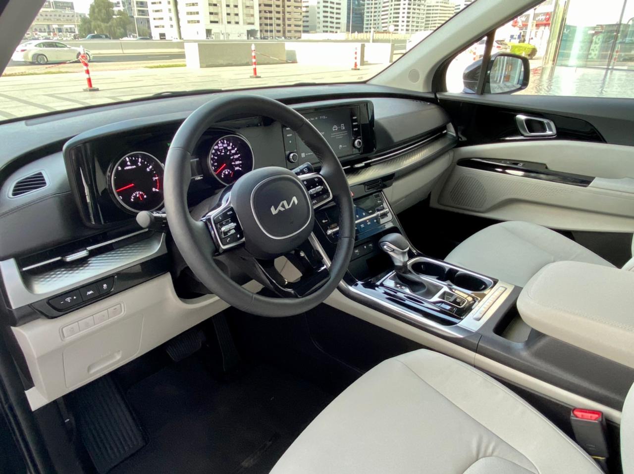 تاجير KIA CARNIVAL 2022 أسود 2022 فى دبي