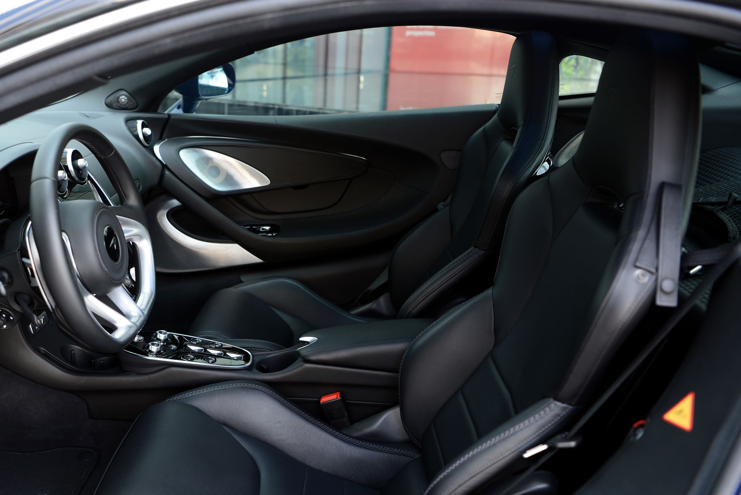 تاجير McLaren GT أزرق 2020 فى دبي