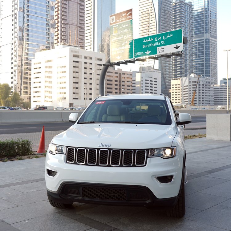 louer  Jeep Grand Cherokee WHITE 2021 à Dubaï