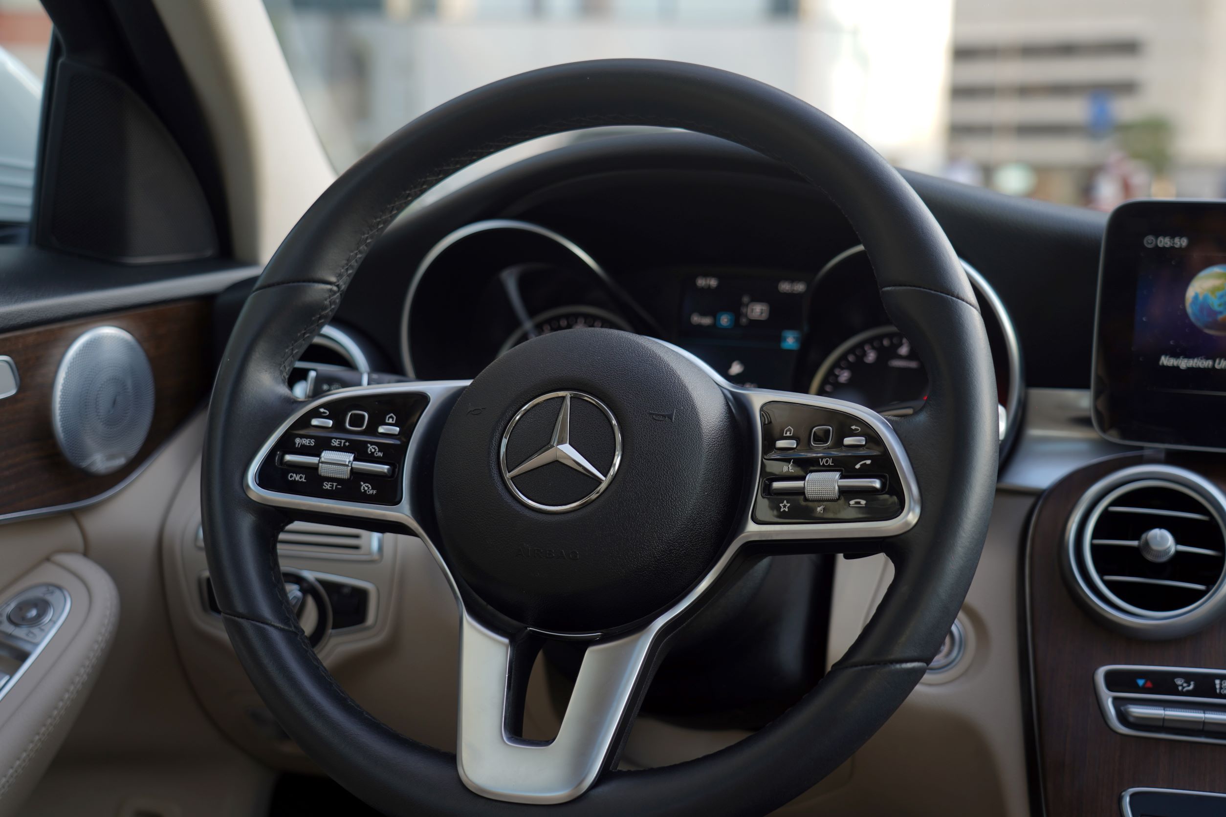 تاجير Mercedes C300 أبيض 2019 فى دبي
