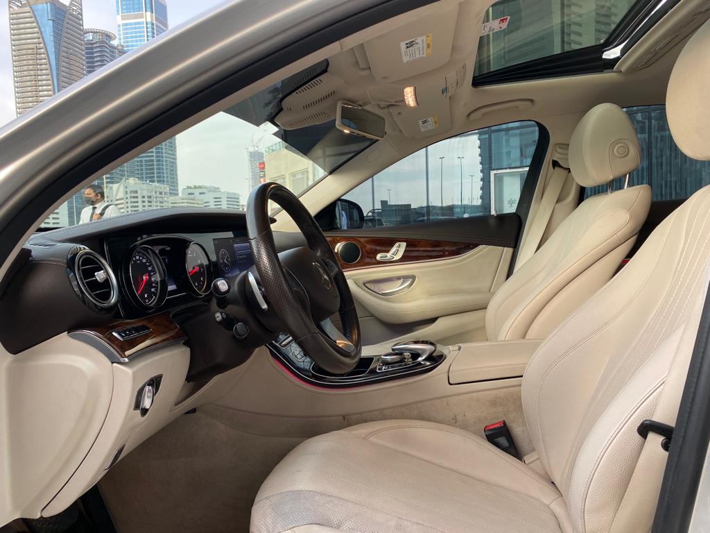 تاجير MERCEDES E300  رمادي 2018 فى دبي