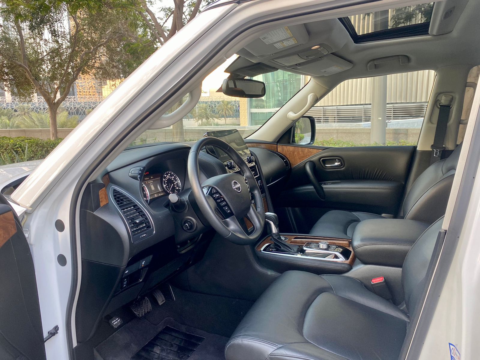 تاجير NISSAN Patrol PLATINUM أبيض 2021 فى دبي