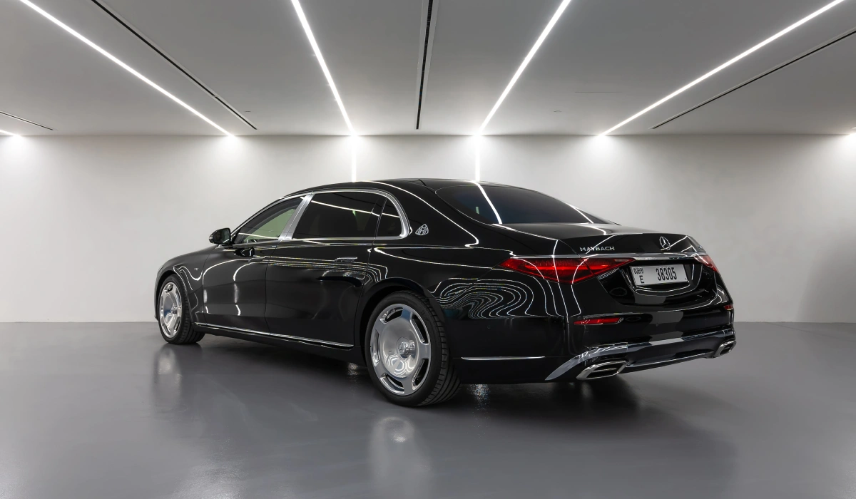 تاجير Mercedes Maybach S680 أسود 2022 فى دبي